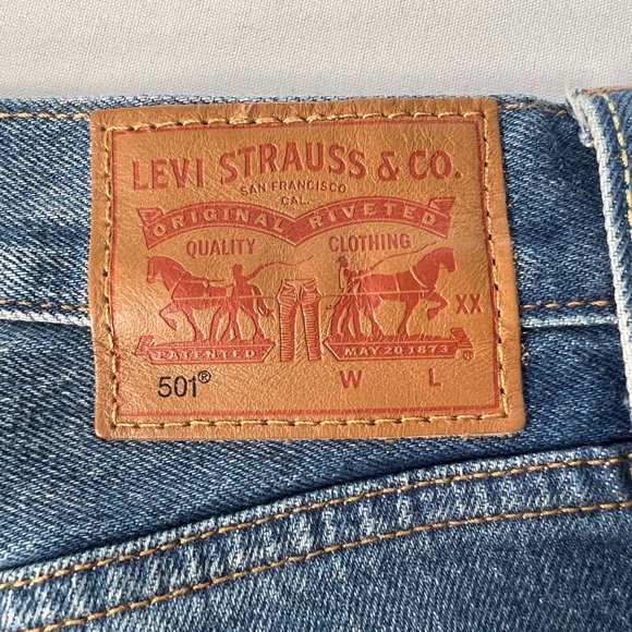 Levi's 501 Skinny Jeans Wear & Tear Wash Distressed Size 24 x 32 - Picture 13 of 15